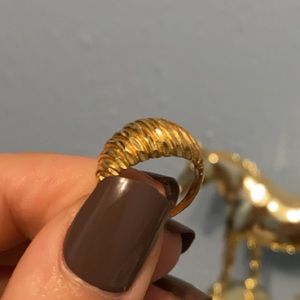Small twisted gold ring